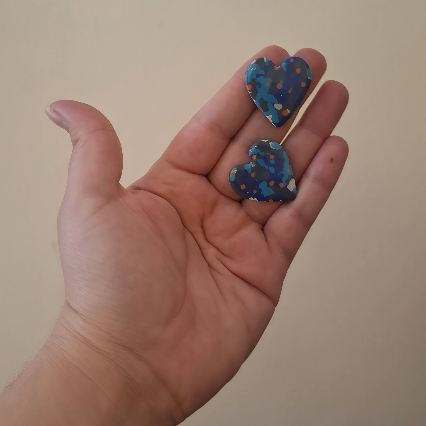 💙 Aros Botón "Corazón Abstracto" | Mosaico Azul y Coral 💖